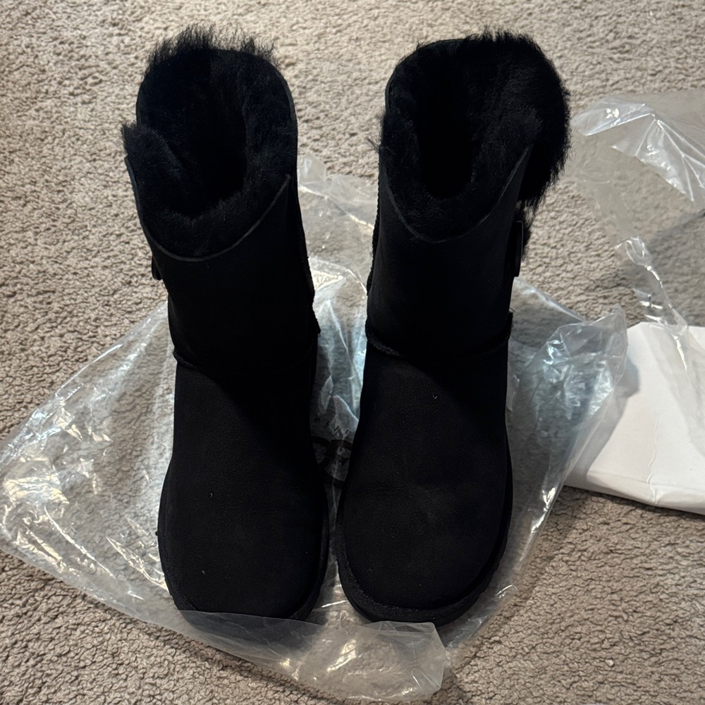 UGG Black Boots UGG Bailey Button II - Picture 3 of 7
